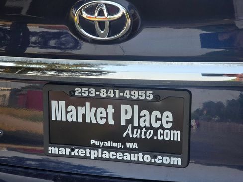 Used 2016 Toyota Camry LE FWD image 17