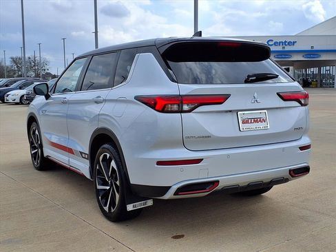 Used 2024 Mitsubishi Outlander SE image 2
