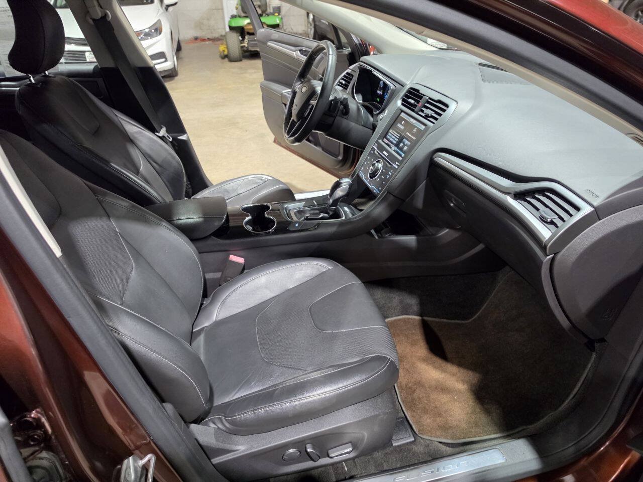 Used 2015 Ford Fusion Titanium AWD/4WD image 31
