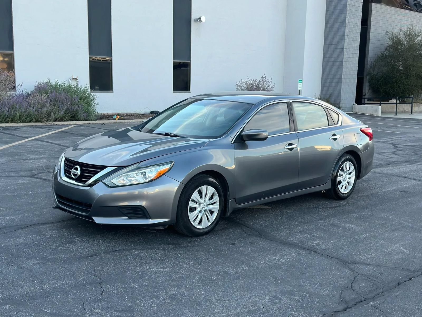 Used 2016 Nissan Altima 2.5 S w/ Power Driver Seat Package FWD image 1