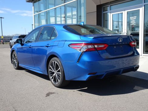 Used 2019 Toyota Camry SE image 3