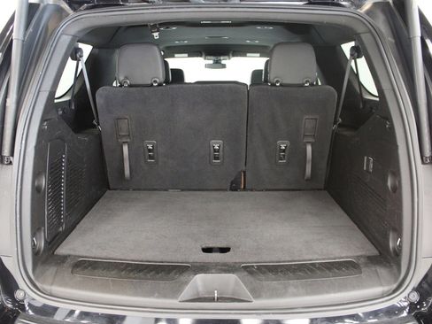 Used 2021 Chevrolet Suburban LT image 9