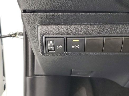 Certified 2023 Toyota Corolla SE image 33