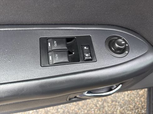 Used 2014 Dodge Challenger R/T RWD image 22