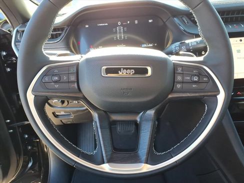 New 2026 Jeep Grand Cherokee Altitude image 18