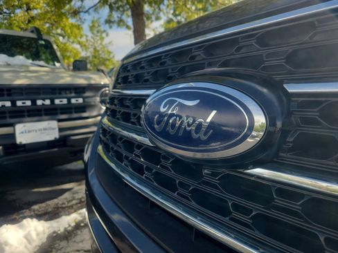 Used 2020 Ford Explorer XLT AWD/4WD image 23