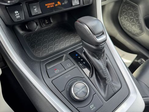 Used 2019 Toyota RAV4 XSE AWD/4WD image 8