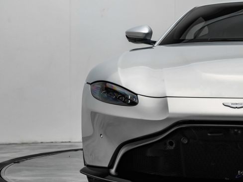 Used 2019 Aston Martin V8 Vantage Coupe RWD image 34