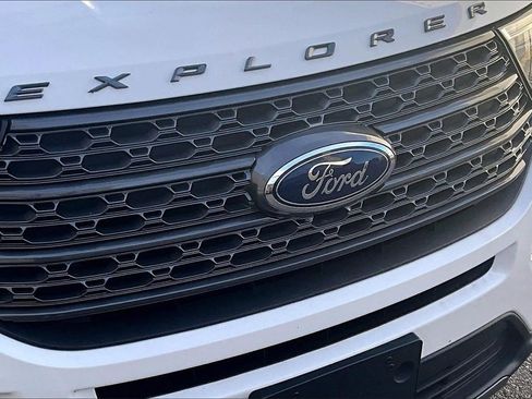 Used 2022 Ford Explorer XLT w/ Equipment Group 202A image 33