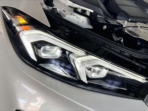 New 2025 BMW 330i Sedan w/ Premium Package image 21