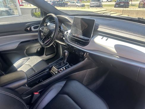 Used 2025 Jeep Compass Limited AWD/4WD image 23