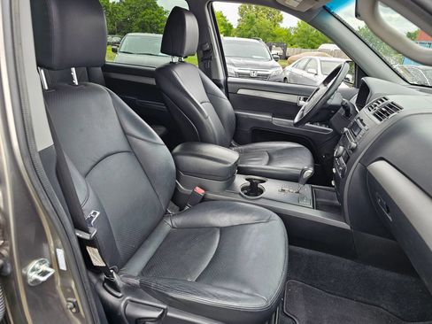 Used 2009 Kia Borrego LX w/ Convenience Pkg AWD/4WD image 6