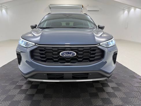 Used 2025 Ford Escape ST-Line w/ Tech Pack #1 FWD image 2