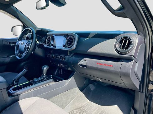 Used 2019 Toyota Tacoma TRD Sport image 27