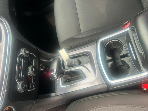 Used 2018 Dodge Charger SXT RWD image 15