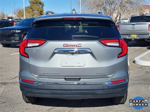 Used 2024 GMC Terrain SLT image 5