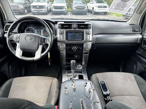 Used 2017 Toyota 4Runner SR5 AWD/4WD image 10