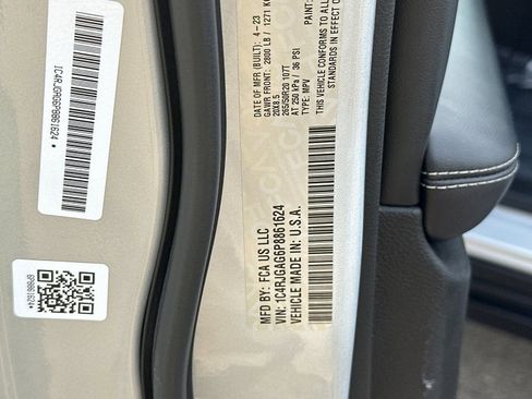 Used 2023 Jeep Grand Cherokee Altitude image 27