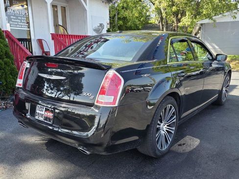 Used 2013 Chrysler 300 S RWD image 4
