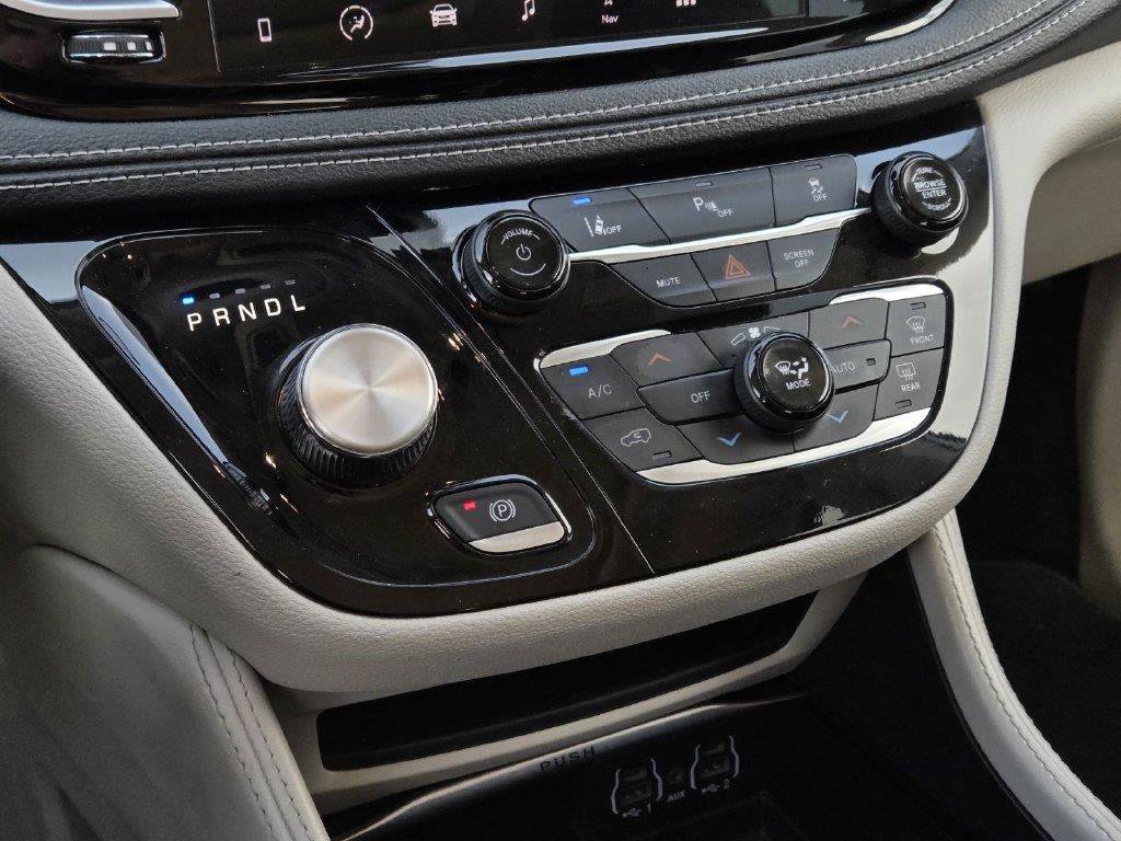 Used 2023 Chrysler Pacifica Limited FWD image 22