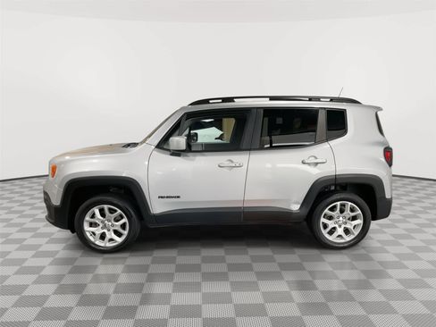 Used 2017 Jeep Renegade Latitude w/ Cold Weather Group AWD/4WD image 2