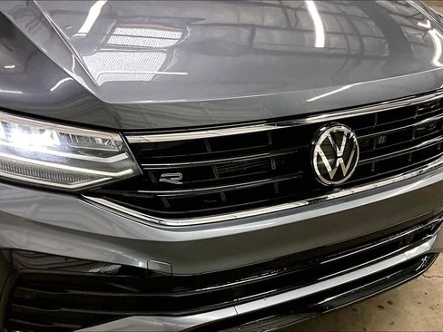 Used 2022 Volkswagen Tiguan SE R-Line image 33