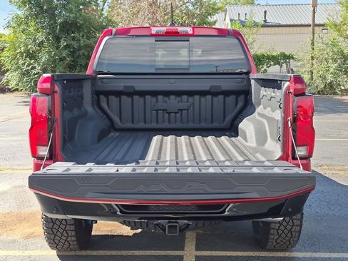 Used 2025 Chevrolet Colorado ZR2 w/ Technology Package AWD/4WD image 31