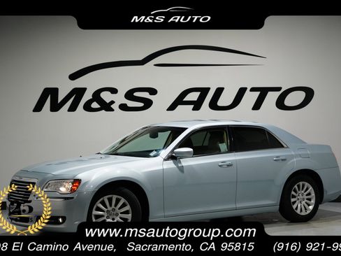 Used 2013 Chrysler 300 w/ Driver Convenience Group image 1