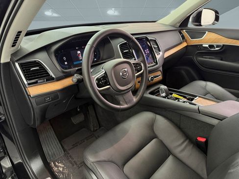 Used 2025 Volvo XC90 B6 Plus image 4
