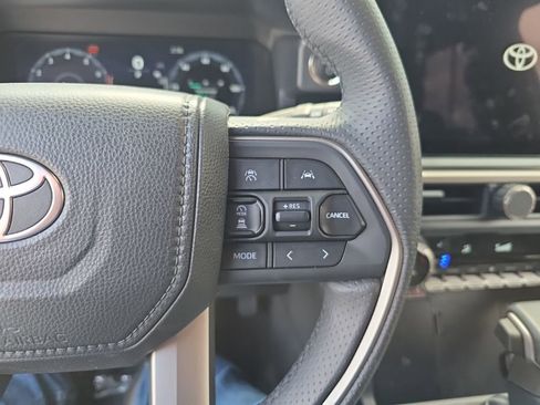 Used 2025 Toyota 4Runner Limited AWD/4WD image 15