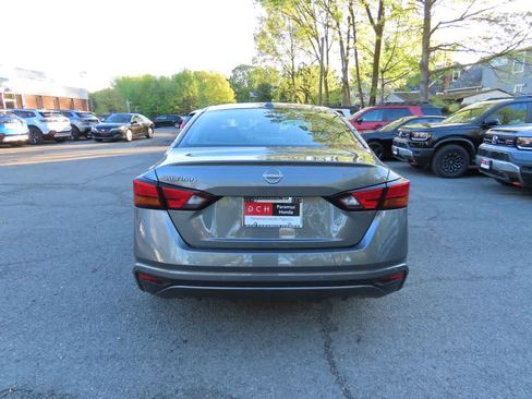Used 2025 Nissan Altima 2.5 SV FWD image 5