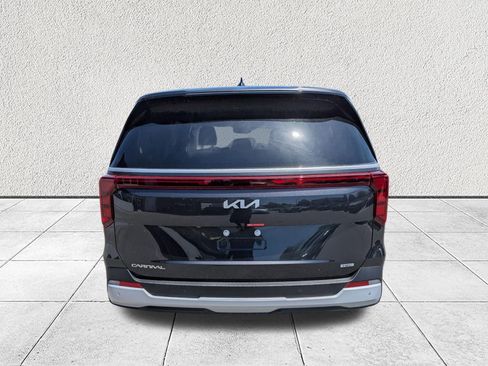 New 2026 Kia Carnival LXS FWD image 4