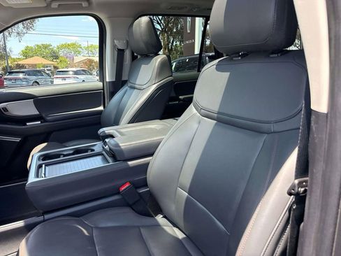 Used 2025 Ford Expedition Active RWD image 27