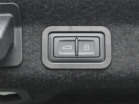 Used 2023 Audi A6 Premium Plus w/ Premium Plus Package image 32