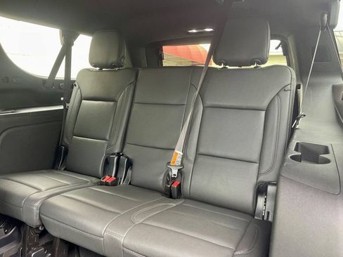 Used 2025 Chevrolet Suburban Z71 AWD/4WD image 12