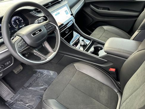 New 2026 Jeep Grand Cherokee Altitude AWD/4WD image 9