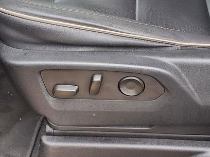 Used 2022 GMC Yukon SLT w/ SLT Premium Package