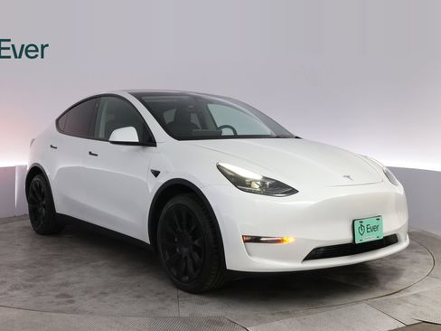 Used 2023 Tesla Model Y Long Range AWD/4WD image 13