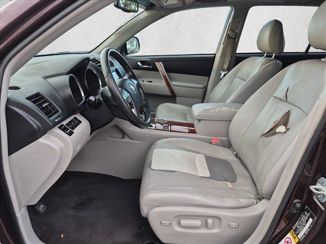 Used 2012 Toyota Highlander Limited w/ Protection Pkg AWD/4WD image 17