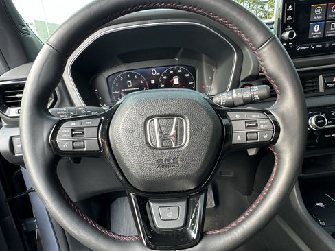 Used 2025 Honda Pilot Black Edition image 6