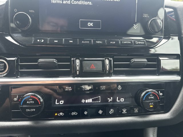 Used 2024 Nissan Pathfinder SL AWD/4WD image 25