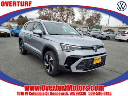 Certified 2025 Volkswagen Taos SE w/ Panoramic Sunroof Package