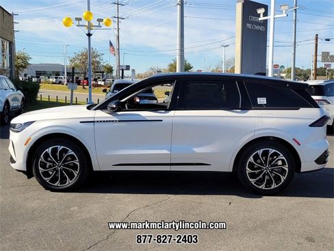 New 2026 Lincoln Nautilus Reserve image 4