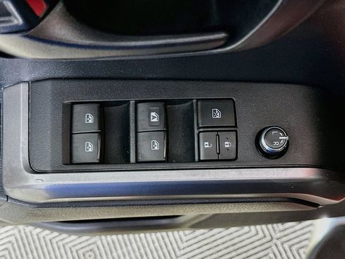 Used 2018 Toyota Tacoma SR5 RWD image 20