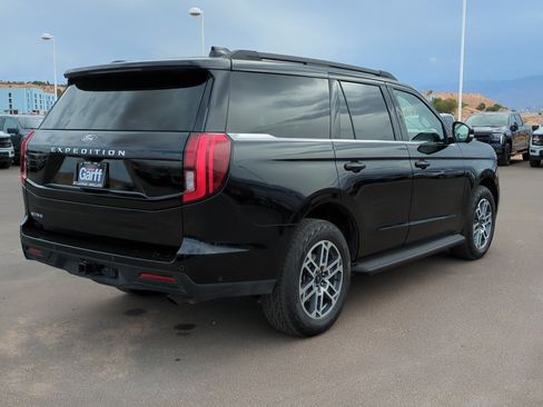 Used 2025 Ford Expedition Active AWD/4WD image 6