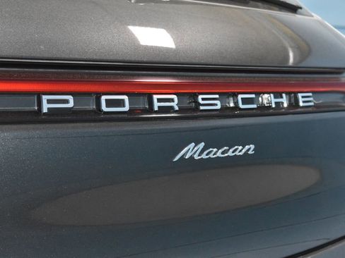 Certified 2025 Porsche Macan image 30