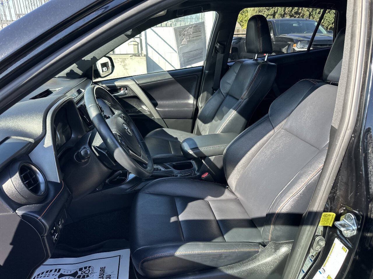 Used 2018 Toyota RAV4 SE w/ Power Extra Value Package AWD/4WD image 18