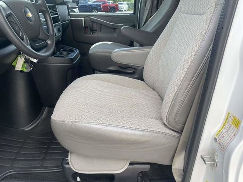 Used 2016 Chevrolet Express 2500 LT w/ LT Preferred Equipment Group RWD image 17