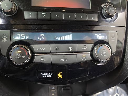 Used 2016 Nissan Rogue SV image 20