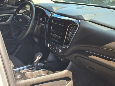 Certified 2021 Chevrolet Traverse LS FWD image 8